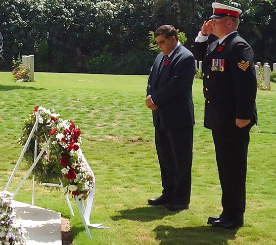 Deepak Obhrai honours Canadian Forces personnel past and present by laying a wreath in Colombo, Sri Lanka.