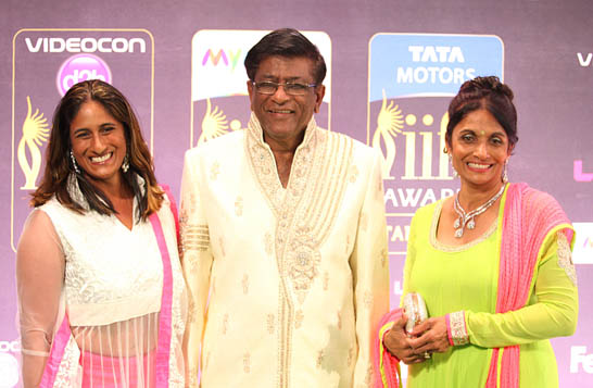 Winners of the IIFA for Outstanding Contribution by An Indian in the US, Drs. Kiran & Pallavi Patel with their daughter. Dr. Pallavi Patel urged more needs to be done for the underprivileged, announced an IIFA initiative to conduct 200 cataract surgeries in Jamaica.