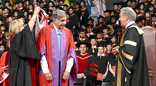 Tata receives the special York doctorate last Friday.