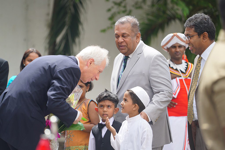 Dion warmly recieved at the Ministry of Foreign Affairs by children.