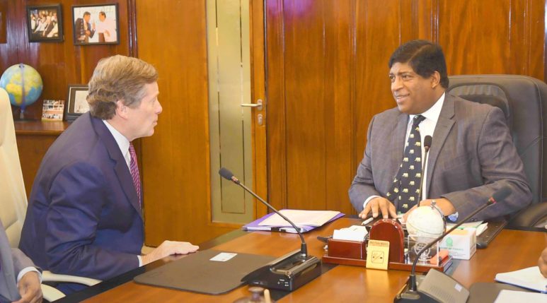 Mayor meets with Sri Lankan Finance Minister Ravi Karunanayake.