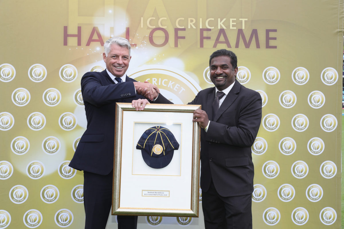 ICC Chief Executive David Richardson presents Muttiah Muralidaran of Sri Lanka with his Hall of Fame Cap during the ICC Champions Trophy Group B match between India and Sri Lanka at The Kia Oval on June 8, 2017 in London, England. (Photo by Christopher Lee-IDI/IDI via Getty Images)