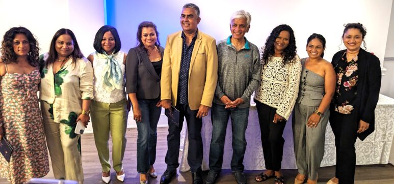 Arjuna Ranatunga and Asanka Gurusinghe pose for photos with guests.