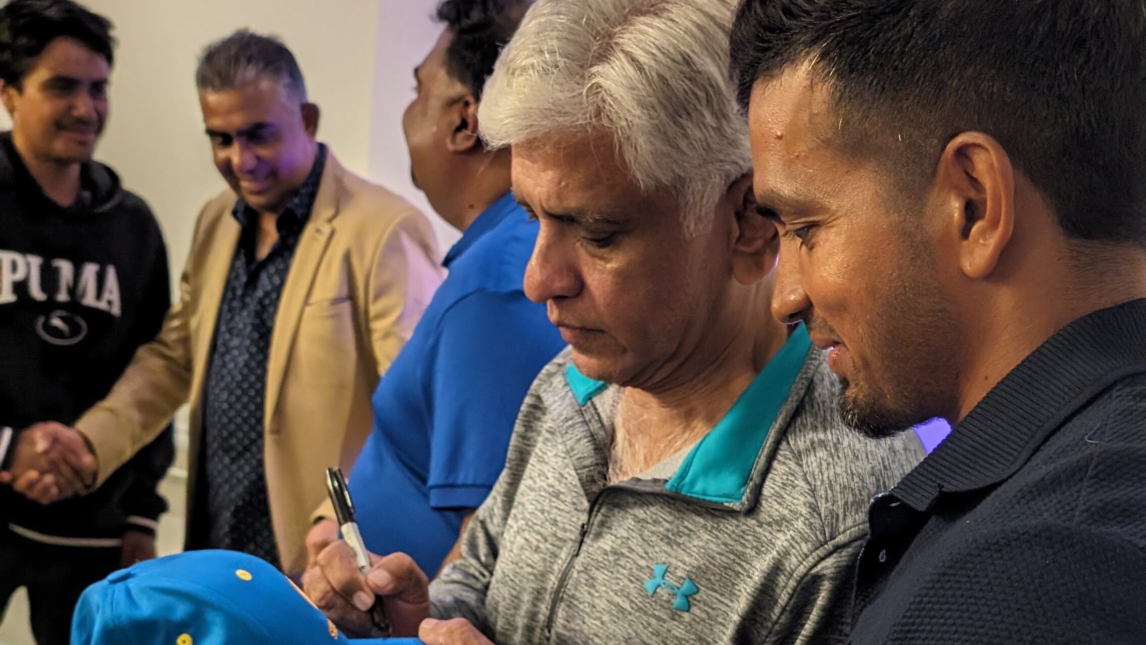 Arjuna Ranatunga and Asanka Gurusinghe pose for photos with guests.