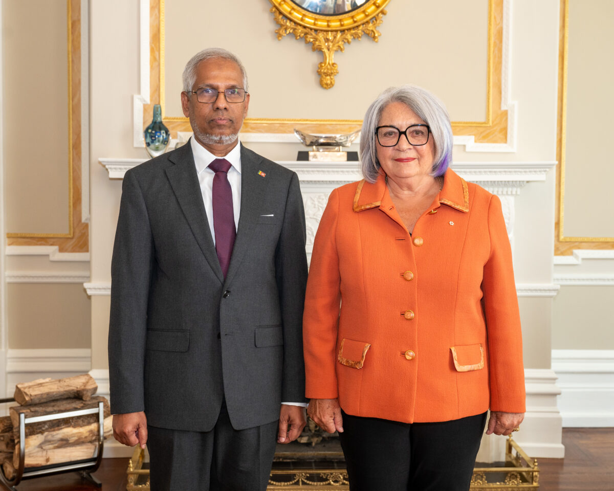 Sri Lankan diplomat U.L.M. Jauhar meets with Canada's Governor General Mary Simon. (Picture by Sgt Matthieu Racette, Rideau Hall, OSGG)